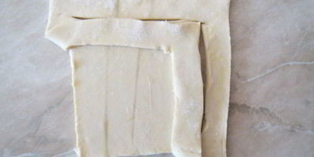 быстрые слойки с рикоттой и персиками