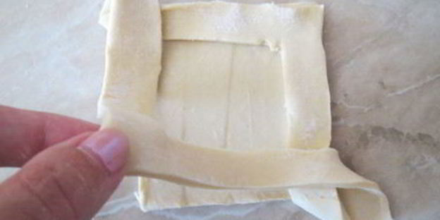 быстрые слойки с рикоттой и персиками