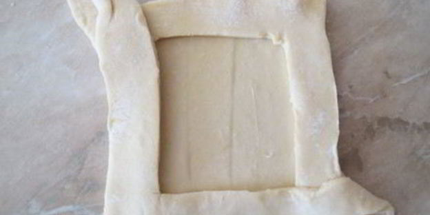 быстрые слойки с рикоттой и персиками