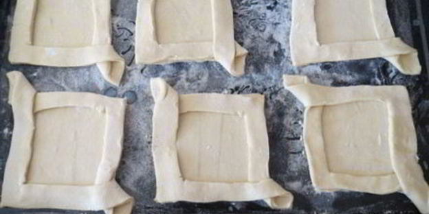 быстрые слойки с рикоттой и персиками