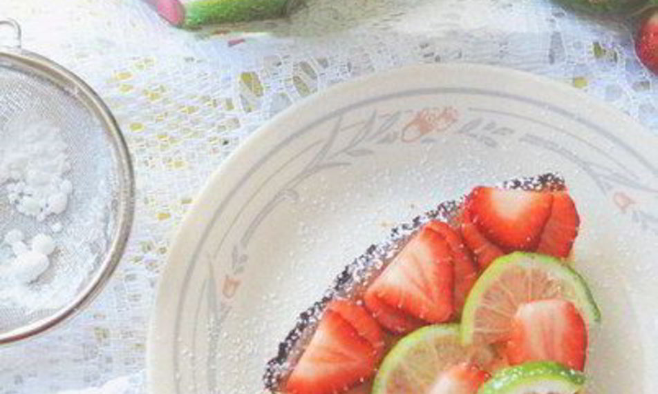 Рецепт чизкейка из рикотты с клубникой и лаймом