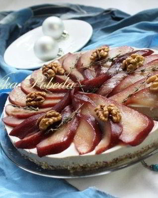 Чизкейк с голубым сыром и пьяной грушей