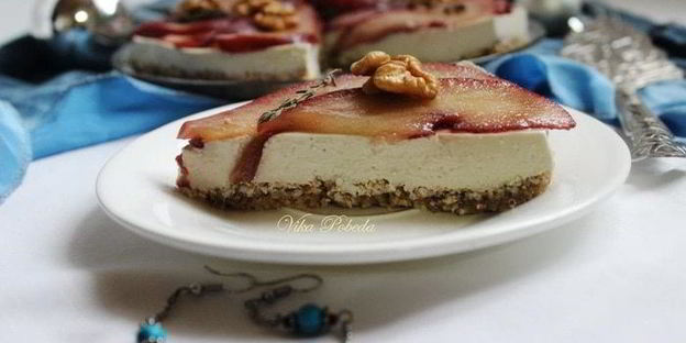 чизкейк с голубым сыром и пьяной грушей