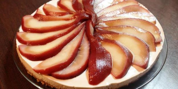 чизкейк с голубым сыром и пьяной грушей