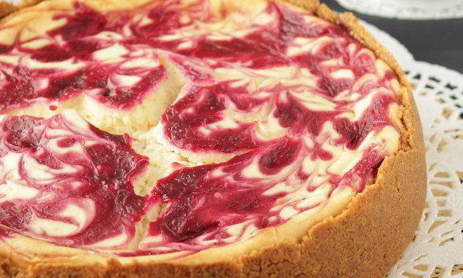 Рецепт чизкейка с маскарпоне и брусничным соусом