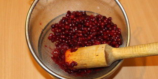 чизкейк с маскарпоне и брусничным соусом