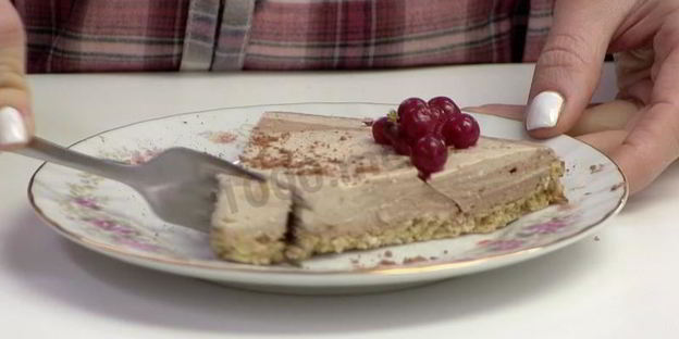 фитнес чизкейк с творогом, какао, бананами и овсянкой