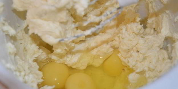 шоколадный чизкейк с фруктами