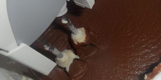 шоколадный чизкейк с кокосовыми вафлями и черносливом