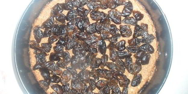 шоколадный чизкейк с кокосовыми вафлями и черносливом