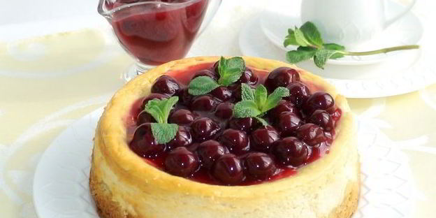 ванильный чизкейк с вишневым соусом