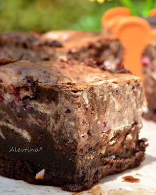 Ягодный брауни чизкейк