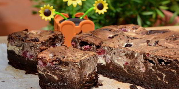 ягодный брауни чизкейк