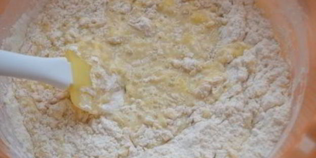 ароматные кексы с красным виноградом и дор блю