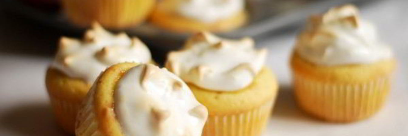 Домашние капкейки с курдом и меренгой