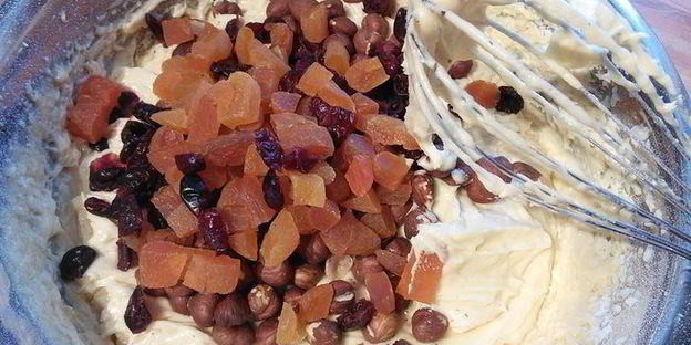 кекс с курагой и фундуком джотто