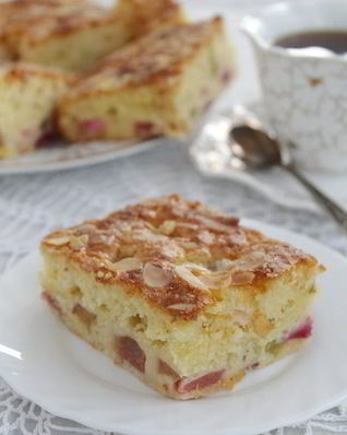 Кекс с ревенем и пудингом