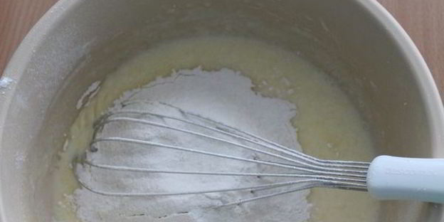 кекс с ревенем и пудингом