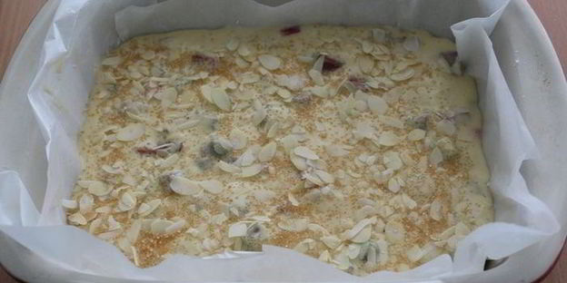 кекс с ревенем и пудингом