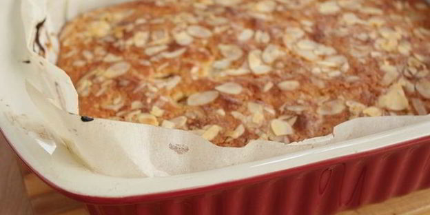 кекс с ревенем и пудингом