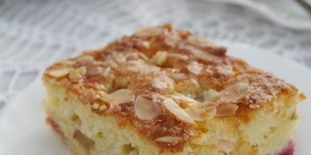 кекс с ревенем и пудингом