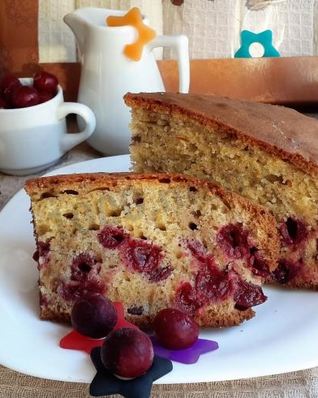 Кекс с вишнями