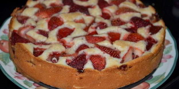 клубничный летний кекс