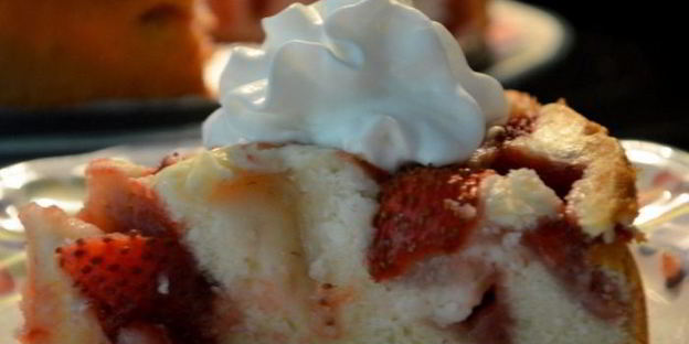 клубничный летний кекс