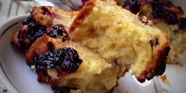 кокосовый кекс с вишней