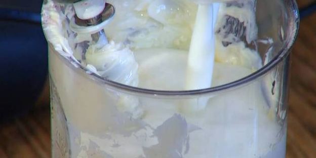 малиновый кекс с ягодным соусом