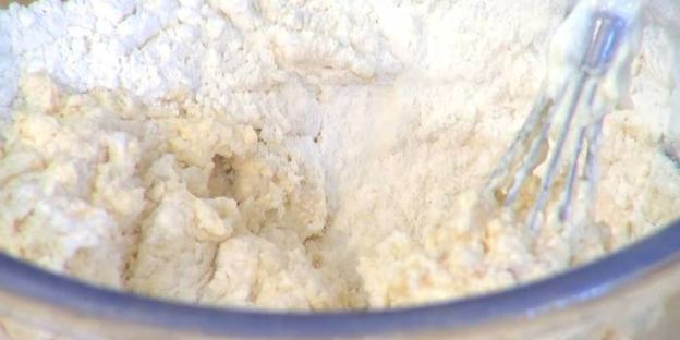 малиновый кекс с ягодным соусом