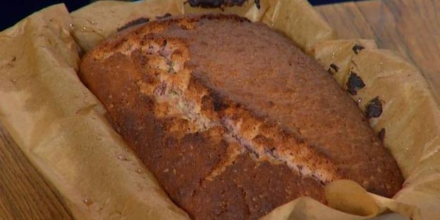 малиновый кекс с ягодным соусом