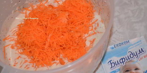 морковный кекс с орехами и маком