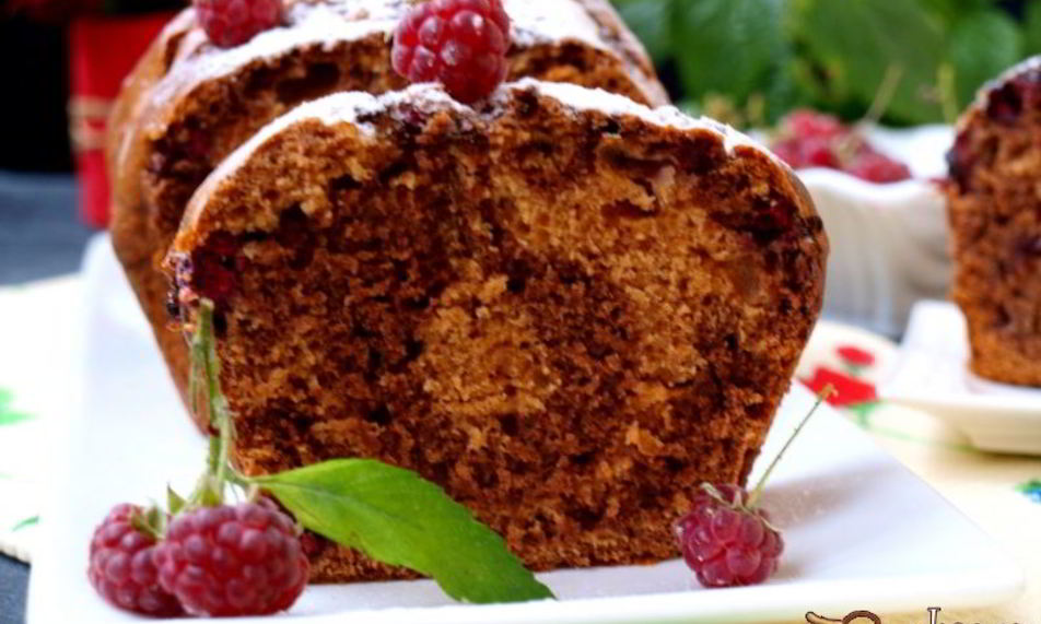 Рецепт мраморного пряного кекса на сыворотке с малиной