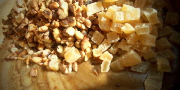 орехово-шоколадный кекс с цукатами из сметанного яблока