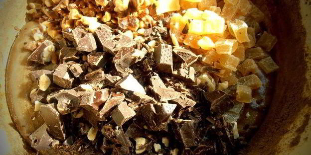 орехово-шоколадный кекс с цукатами из сметанного яблока