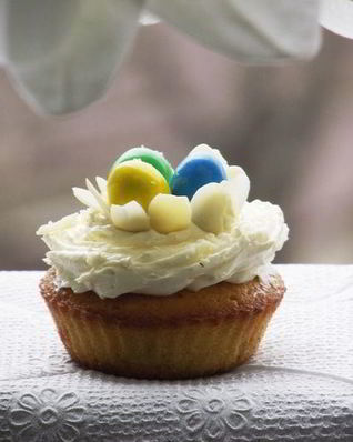 Пасхальные апельсиновые капкейки с ромовым кремом