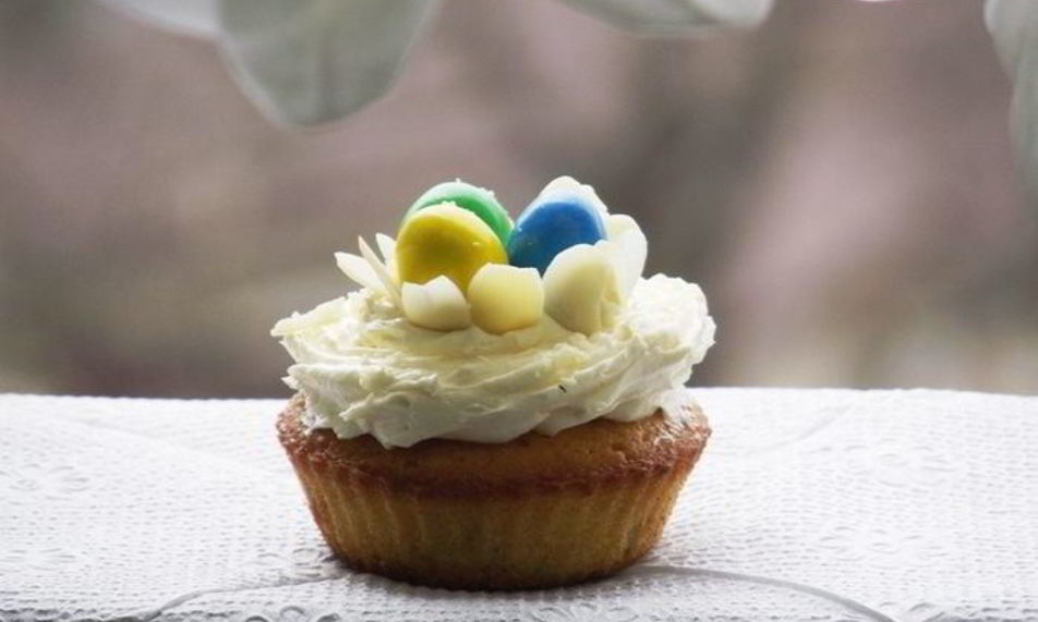 Рецепт пасхальных апельсиновых капкейков с ромовым кремом