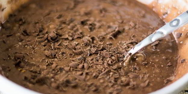 шоколадный кекс в кружке