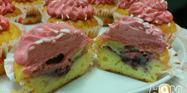 творожные кексики с кремом и джемом