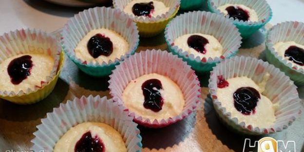 творожные кексики с кремом и джемом