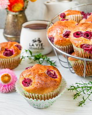 Творожные кексики с малиной