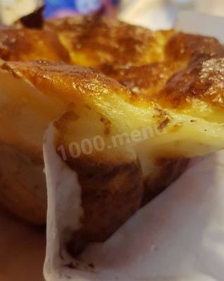 Творожные кексы со сливами