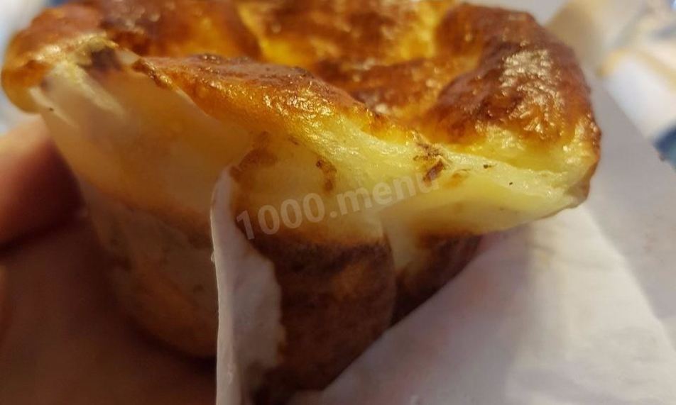 Рецепт творожных кексов со сливами