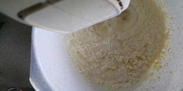 творожные кексы со сливами