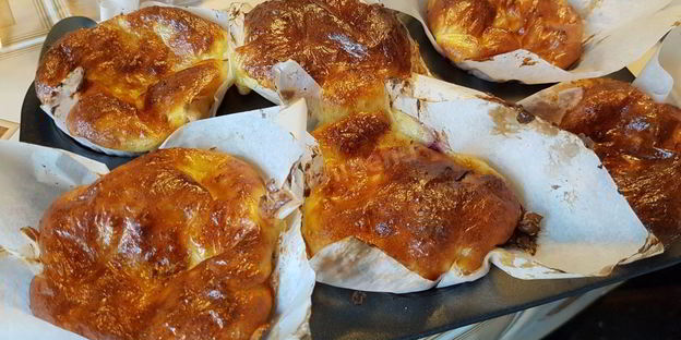 творожные кексы со сливами