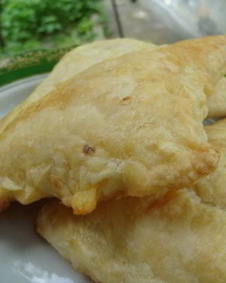 Быстрые слоеные хачапури с сыром