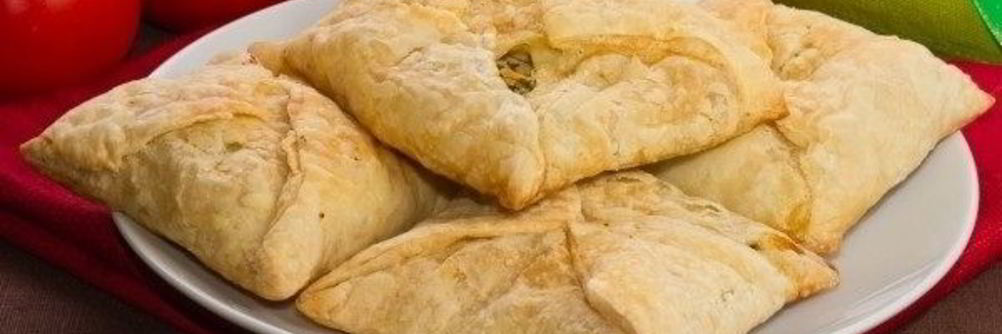 Хачапури из слоеного теста с сыром