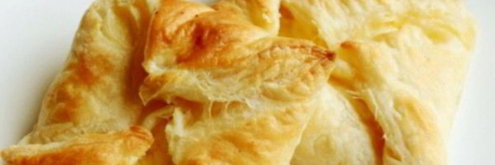 Хачапури из слоеного теста