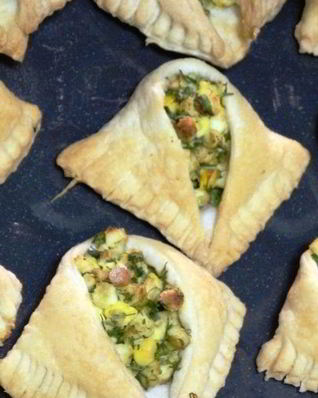 Хачапури с творогом и зеленью